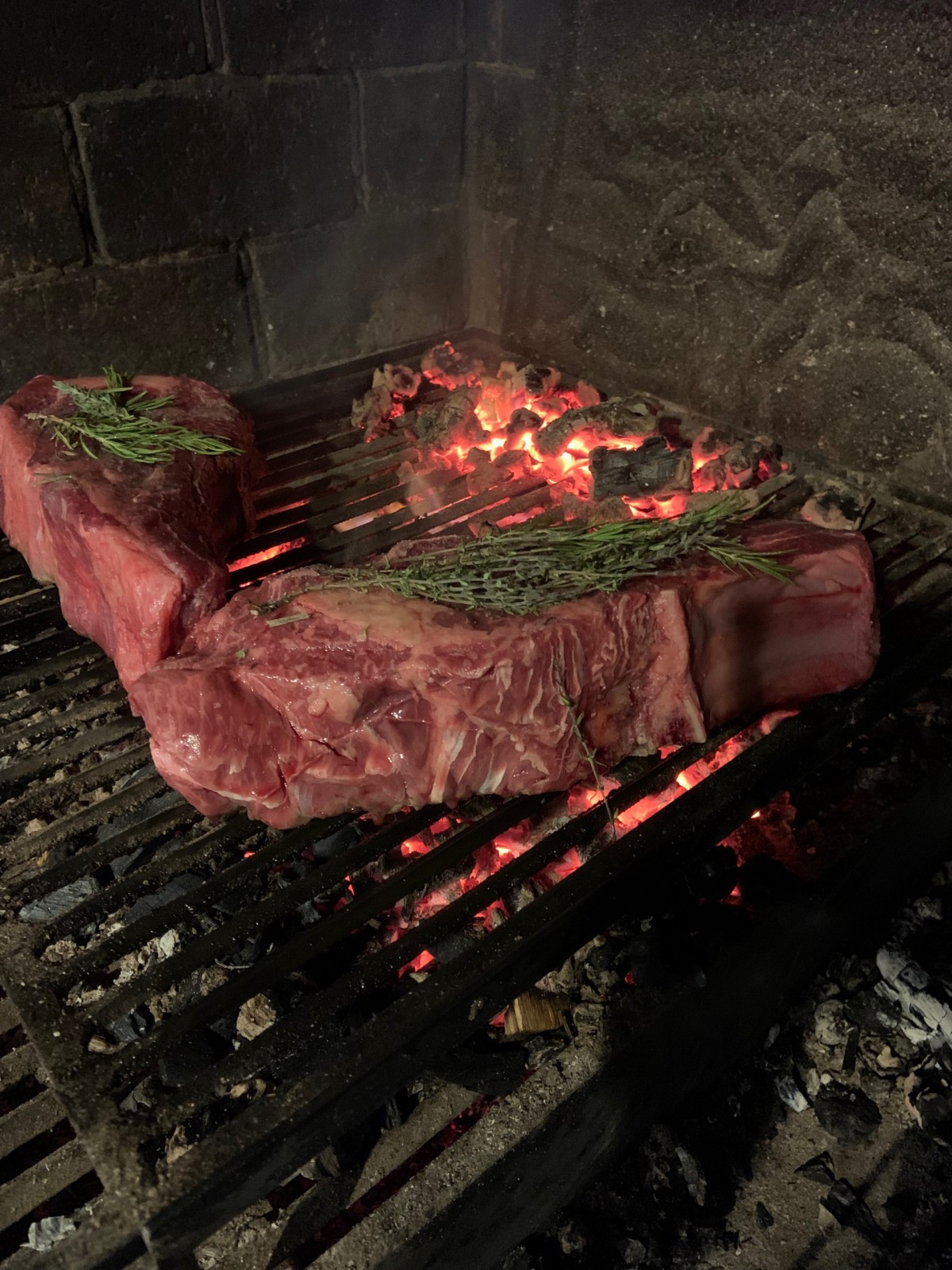 Manger une grillade cuite au feu de bois à Marseille Château-Gombert